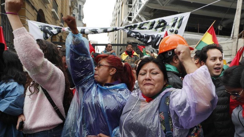 Warga Bolivia Turun ke Jalan Rayakan Pengunduran Diri Presiden Morales