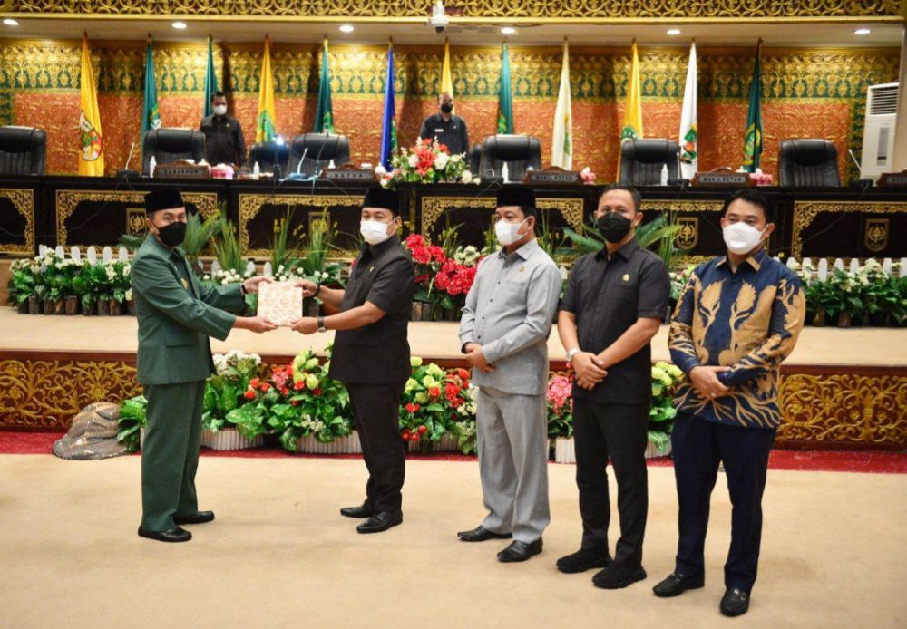 Sah! DPRD Riau Tetapkan Ranperda APBD Perubahan 2021 menjadi Perda