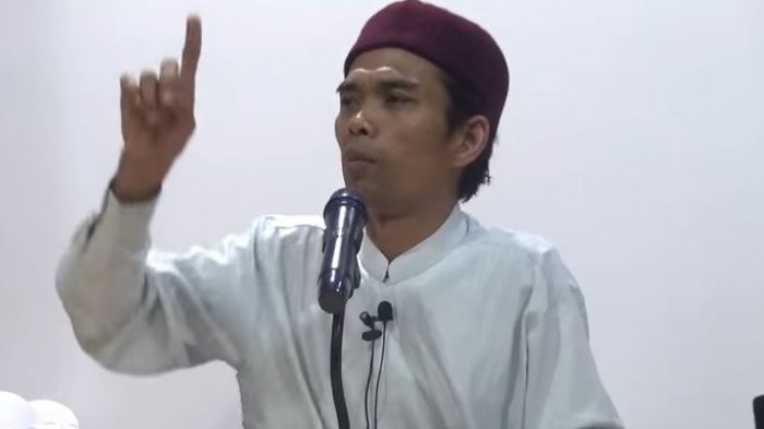 Ustad Abdul Somad Kunjungi Masyarakat Talang Mamak
