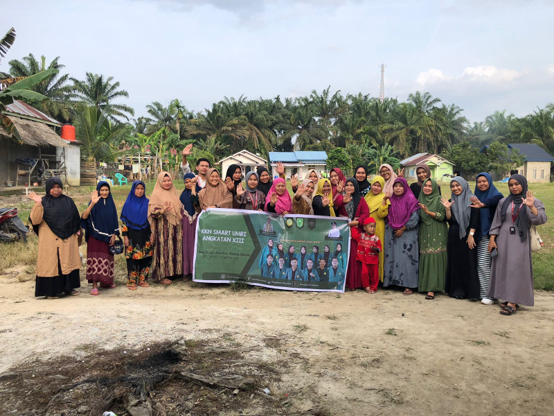Kelompok 59 KKN Umri Ajak ibu-ibu Cegah Stunting Melalui Sosialisasi di Desa Sungai Akar