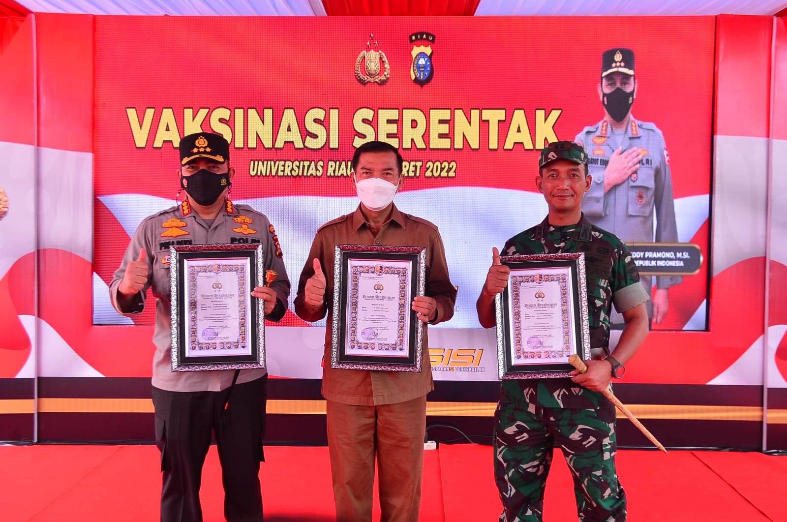 Terima Penghargaan Capaian Vaksinasi dari Wakpolri, Firdaus Sebut ini Bentuk Sinergi Pemerintah dan
