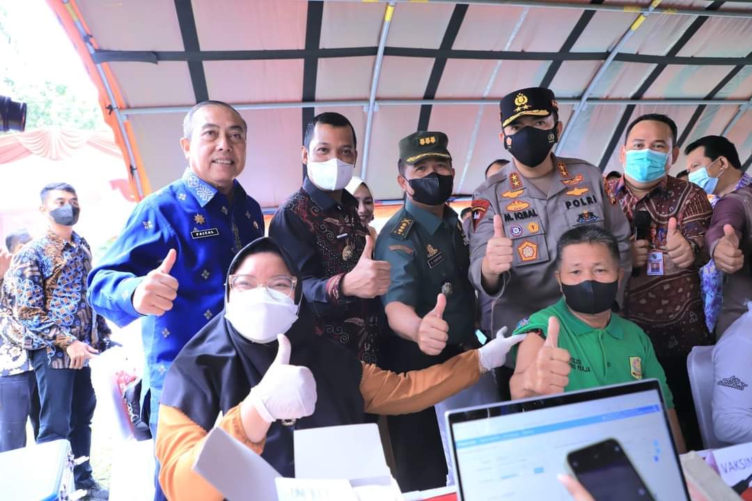 Pj Wako Bersama Kapolda Riau Buka Vaksinasi Merdeka di Halaman MPP