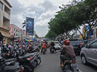 Banyak Parkir di Jalan Sudirman Kota Pekanbaru Menyalahi Aturan