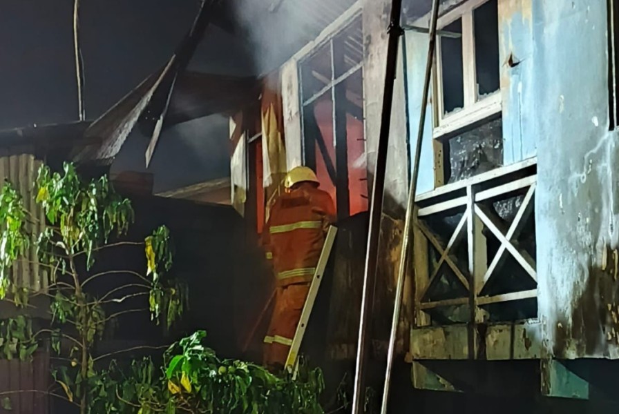 Empat Rumah Semi Permanen di Rumbai Habis Dilalap 
