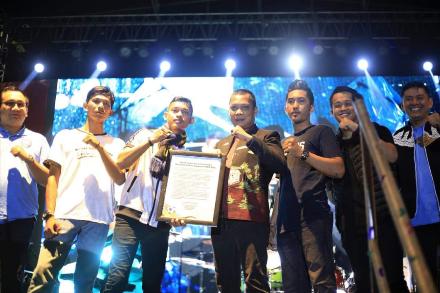 Dua Kado Spesial dipersembahkan 'Bang Uun' di Malam Puncak Hut Pekanbaru ke-239