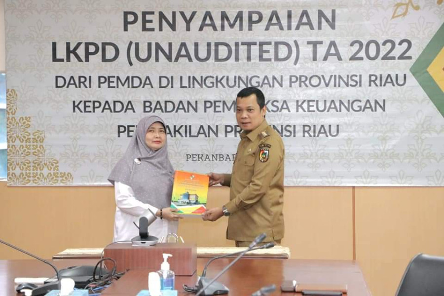 Pemko Pekanbaru Serahkan LKPD Tahun 2022 ke BPK RI