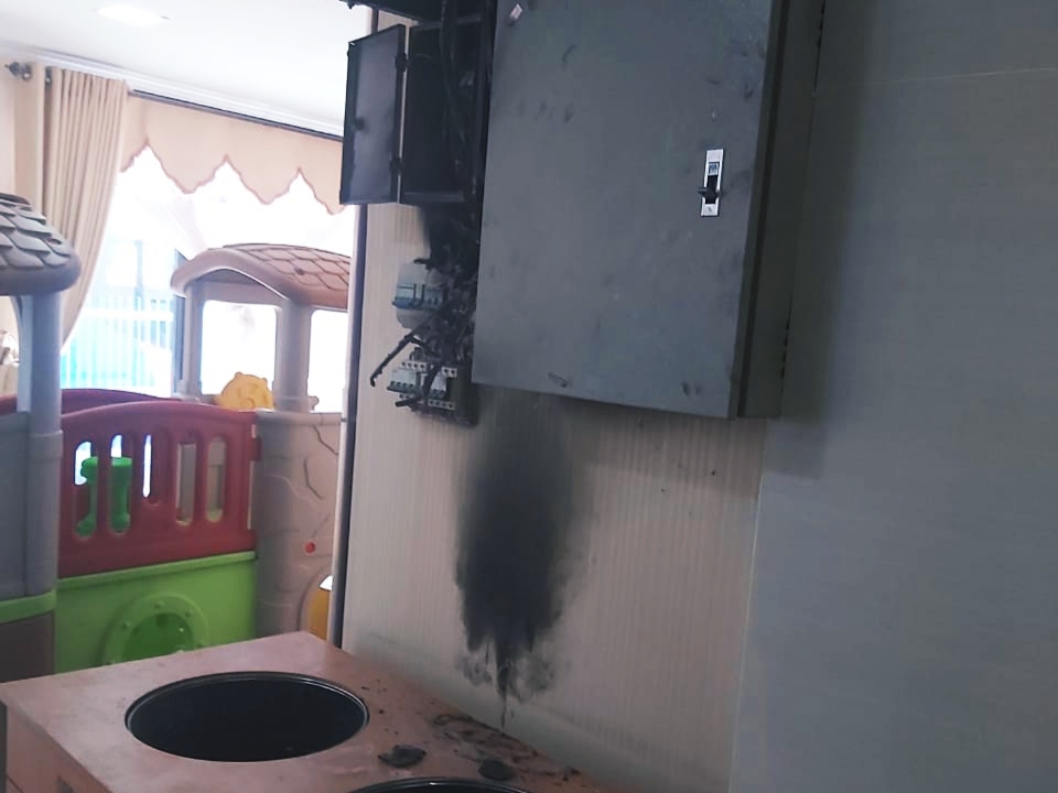 Listrik di Disdukcapil Pekanbaru Konslet, Pelayanan Ditutup Sementara