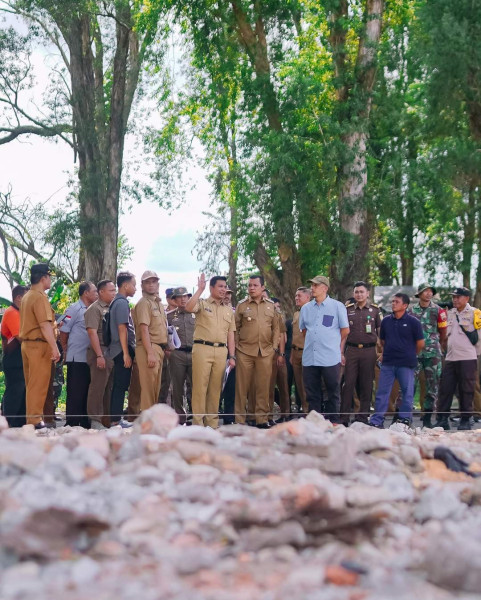 Pj Wali Kota Pekanbaru Tinjau Progres Revitalisasi Pasar Palapa, Pastikan Ketersediaan Bahan Pokok