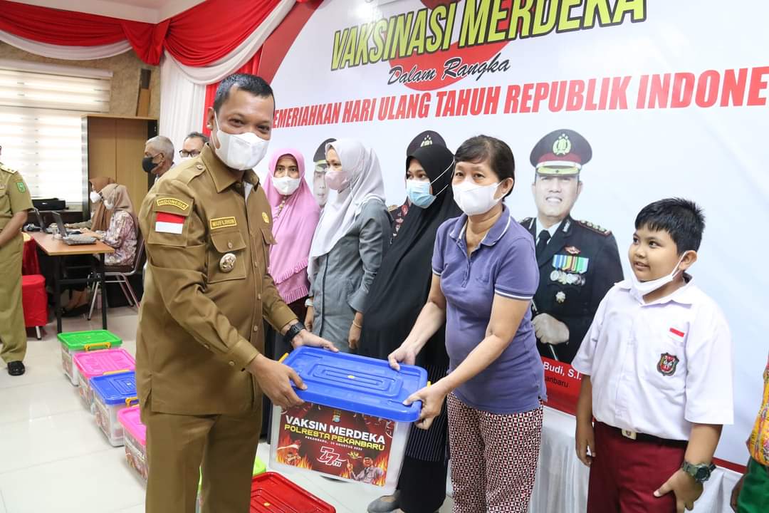 Pj Wako Dampingi Kapolda Riau Tinjau Vaksinasi Merdeka
