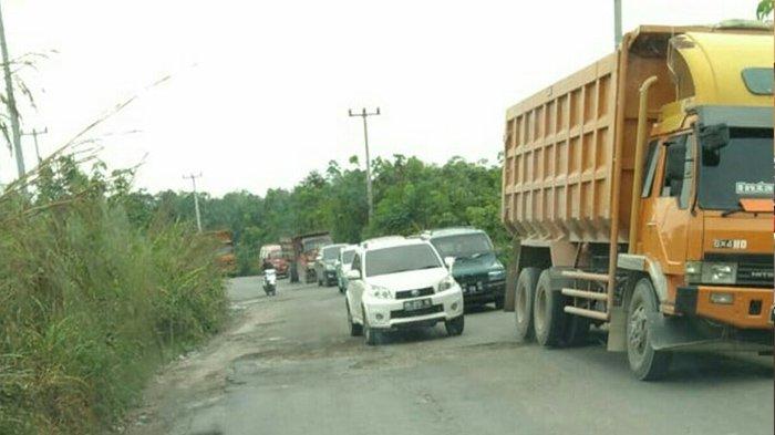 Jalan Petapahan-Bangkinang Kampar Riau Banyak Rusak, Waktu Tempuh Makin Lama