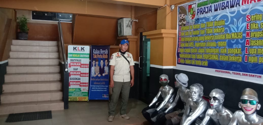 Satpol PP Pekanbaru Tangkap Manusia Perak