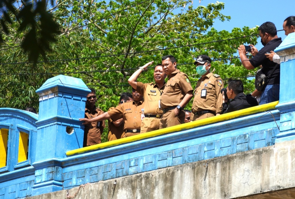 Cari Tahu Penyebabnya, Pj Wali Kota Turun Langsung Pantau Titik Banjir di Pekanbaru