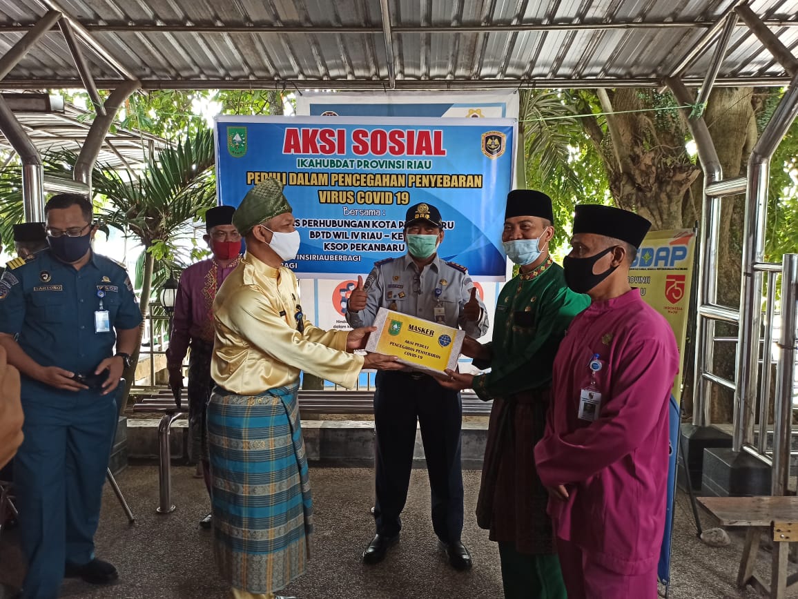 Dishub Pekanbaru dan IKAHUBDAR  Gelar Aksi Bagi Masker