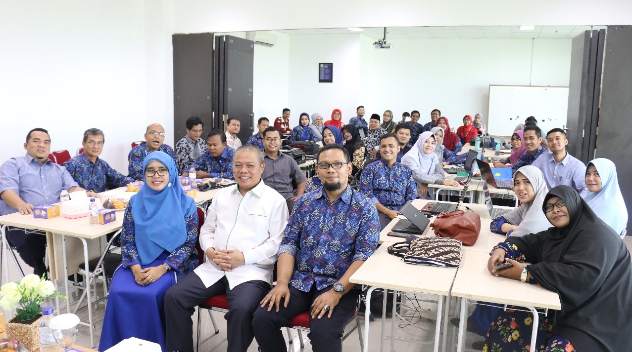 Rektor Umri Dr. Mubarak M. S.i  Hadiri Kegiatan Final Borang Akreditasi 7 Program studi