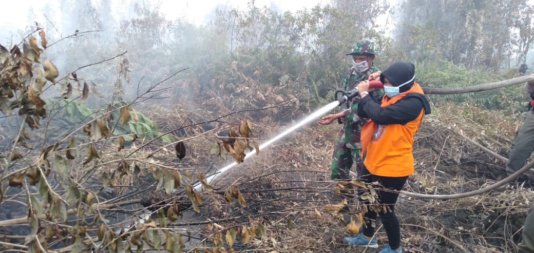 Peduli Karhutla di Riau, Mapala Umri Bantu Padamkan Api di Lokasi Karhutla