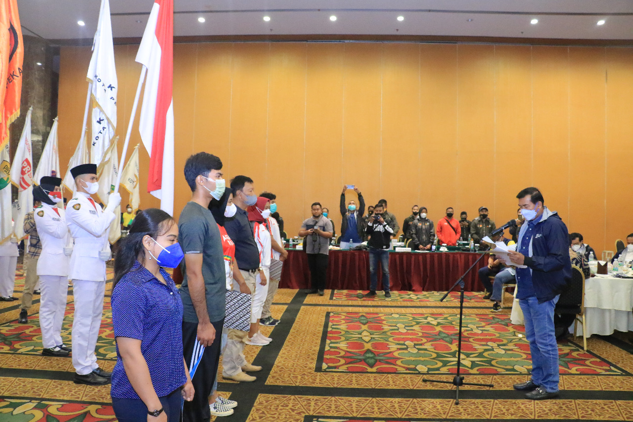 Wali Kota Lepas 60 Atlet Pekanbaru yang Tergabung di Kontingen Riau