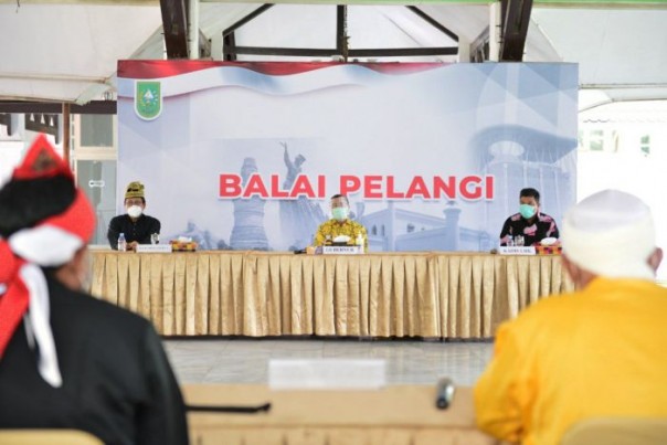 Suku Sakai Serahkan Syarat Pengakuan Hutan Adat ke Gubri Syamsuar