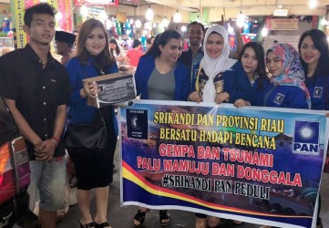 Peduli Palu dan Donggala, Srikandi PAN Riau Galang Dana di Pasar Bawah
