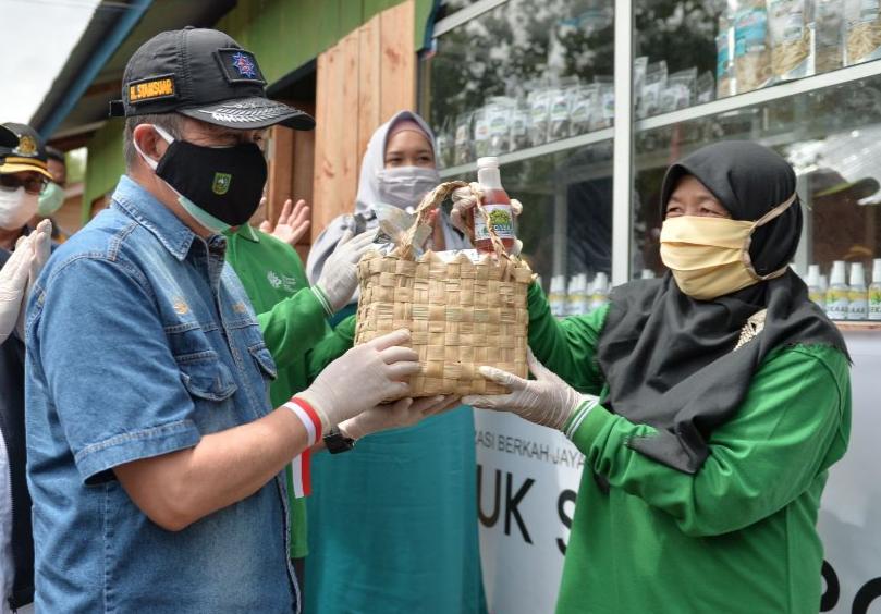 Gubri Apresiasi Masyarakat Kembangkan Produk Hand Sanitizer di Tengah Pandemi Covid-19