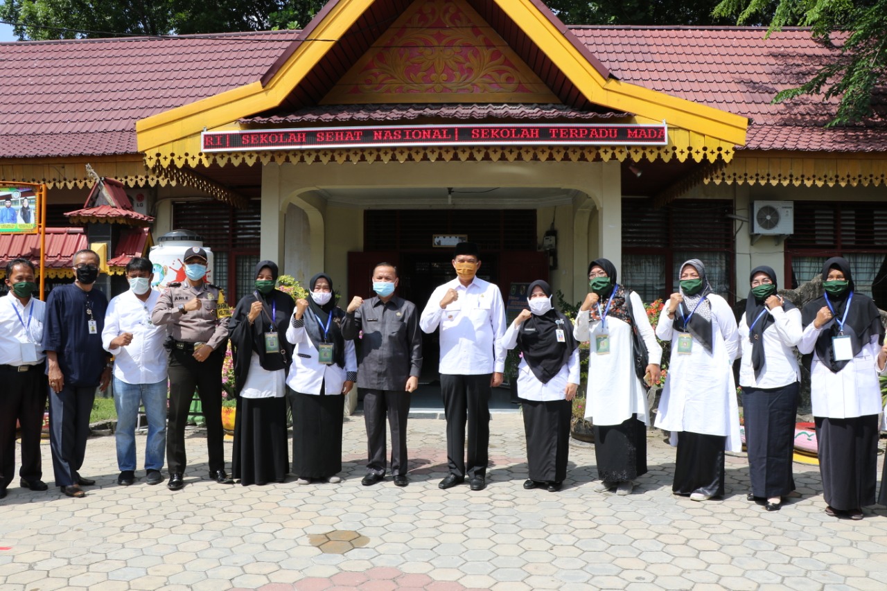 Wako Pekanbaru Tinjau Langsung PPDB Hari Pertama di SMPN 20